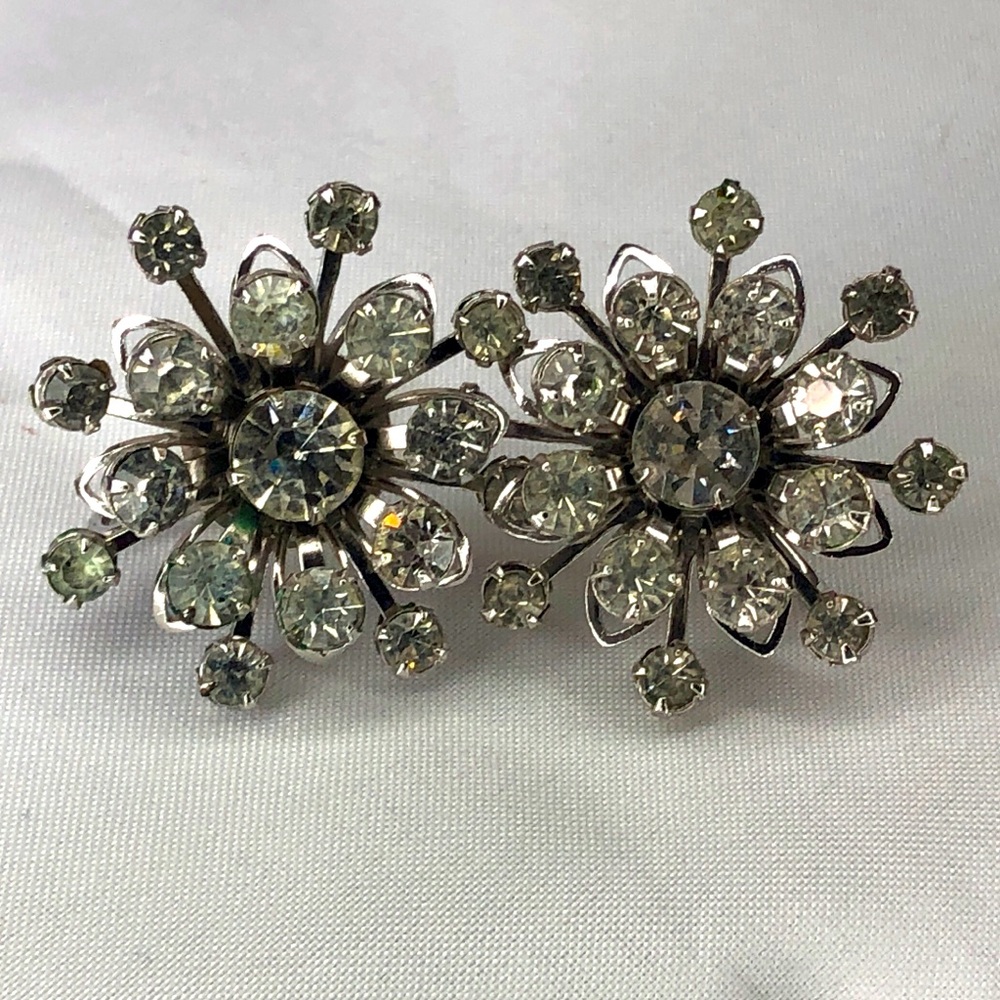 Vtg Bugbee Niles Silver Tone Rhinestones Floral Earrings Screw back Signed B. N.